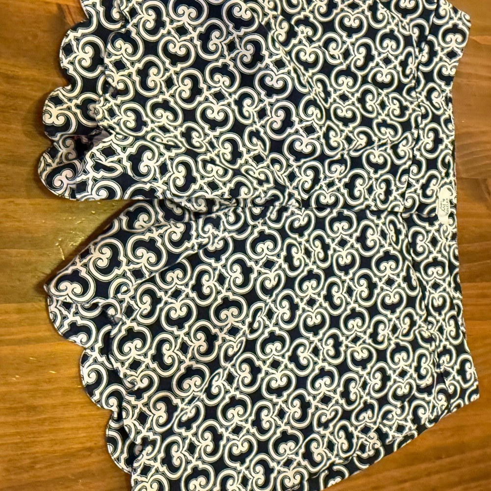 crown & ivy Curvy Navy and Cream Patterned Skirt